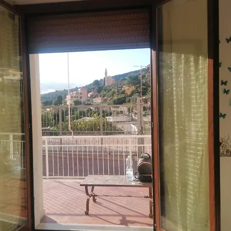 Rum i privatbostad Con Terrazza Vista Panoramica Ed Uso Cucina In Casa Quadrilocale